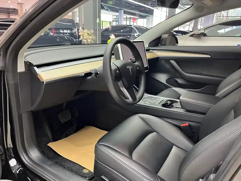 Tesla Model 3 — фото 8