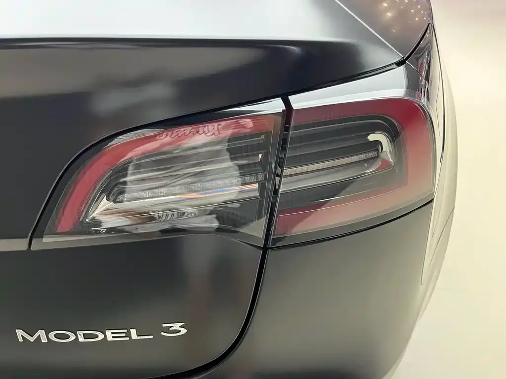 Tesla Model 3 — фото 3