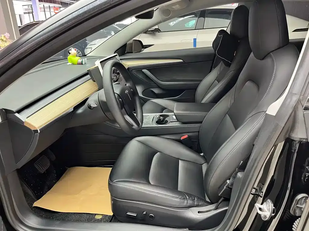 Tesla Model 3 — фото 2