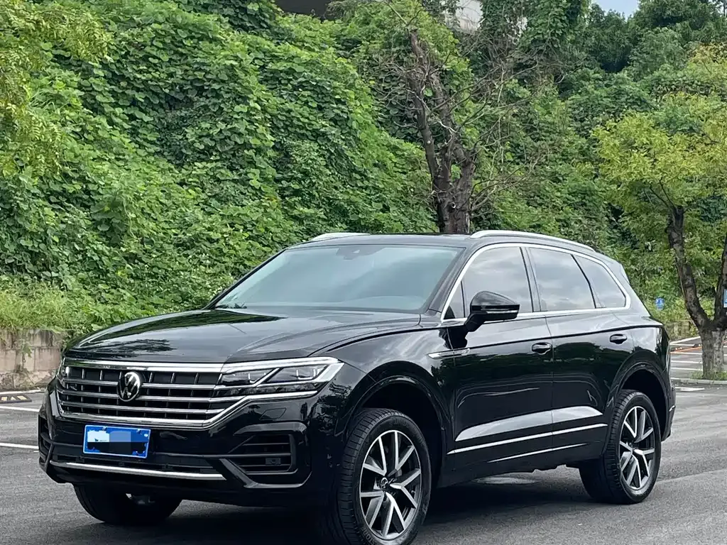 Volkswagen Touareg — фото 1