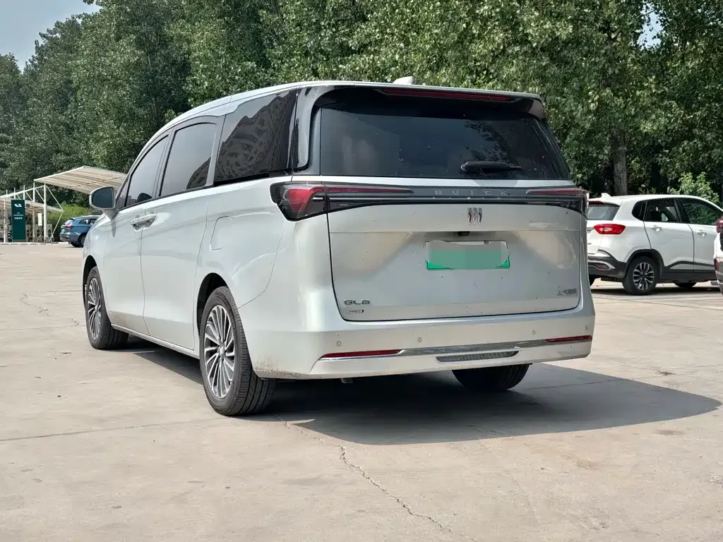 Buick GL8 Hybrid — фото 2