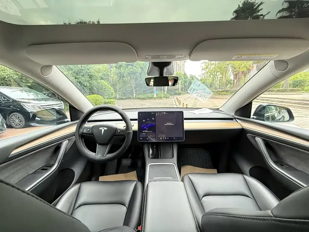 Tesla Model Y — фото 6