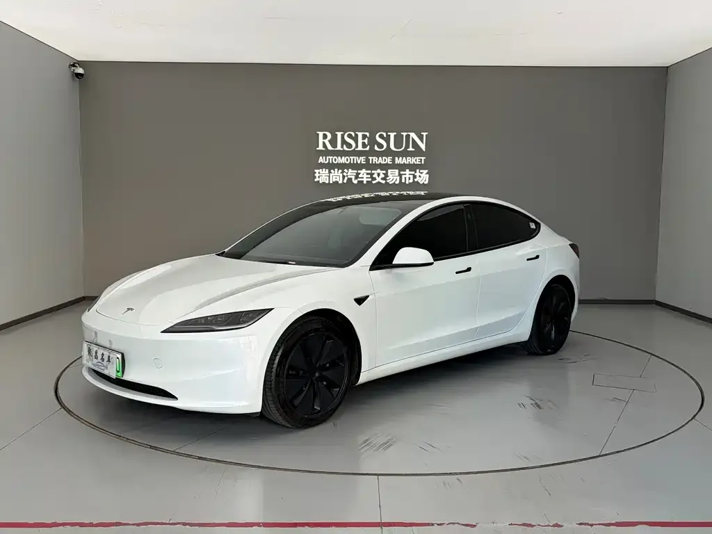 Tesla Model 3 — фото 1