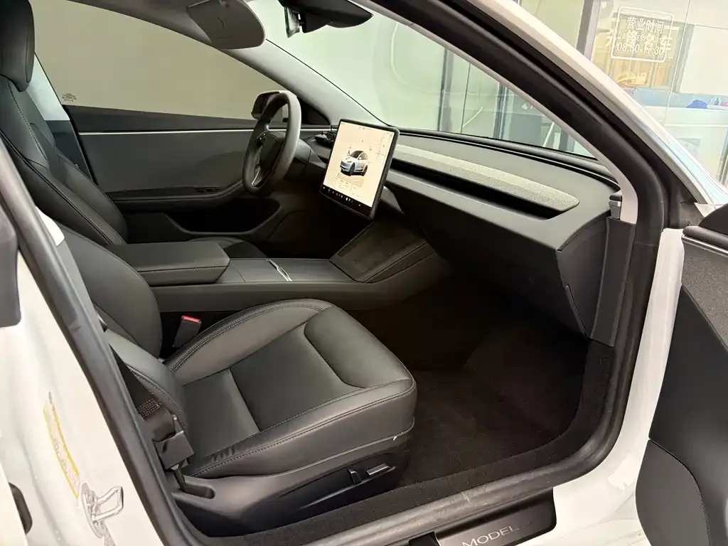 Tesla Model 3 — фото 6