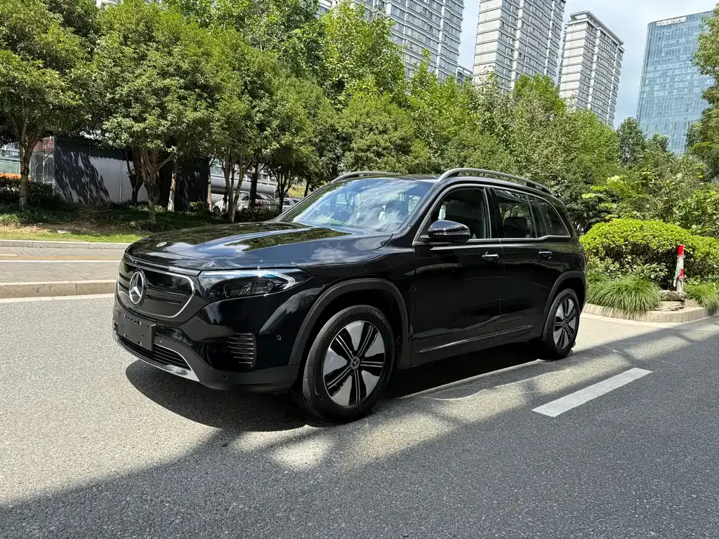Mercedes-Benz EQB — фото 1