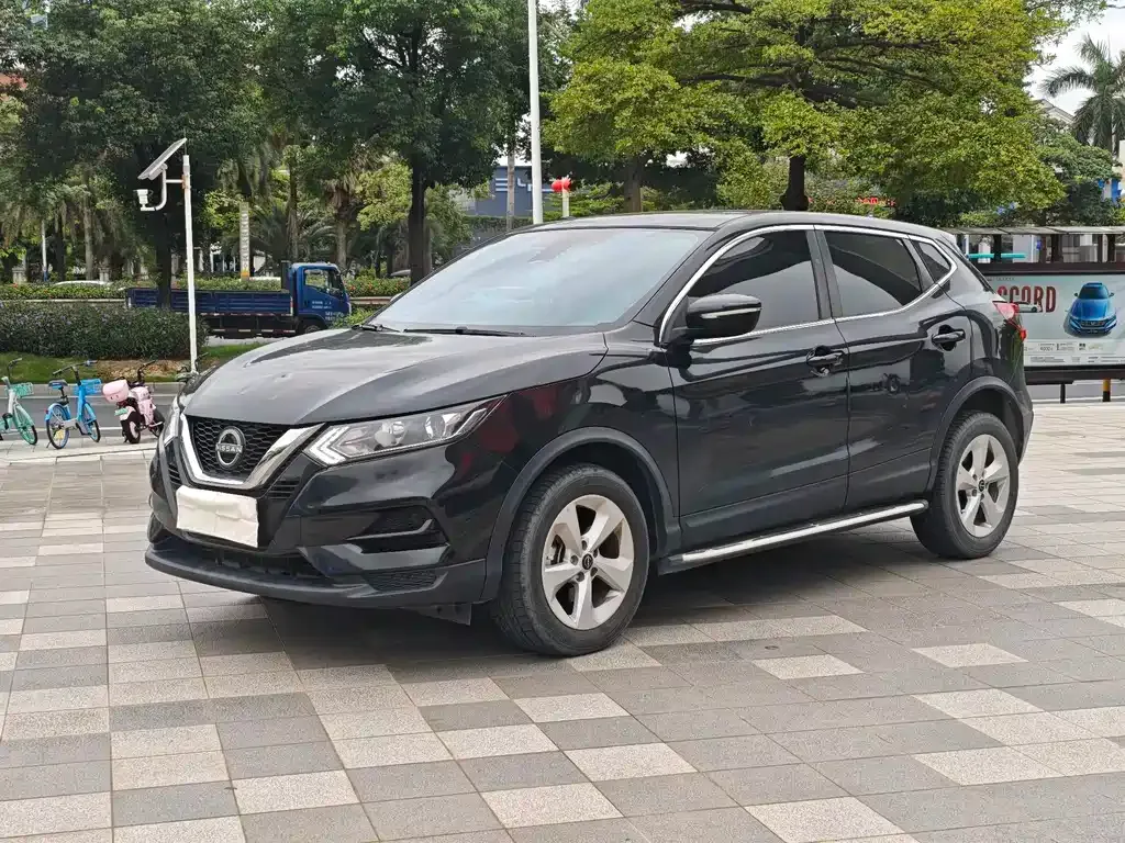 Nissan Qashqai — фото 1