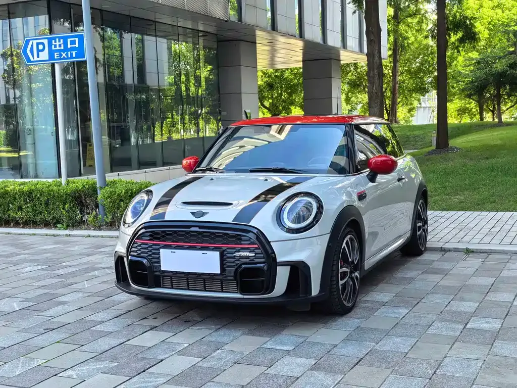 MINI JCW (John Cooper Works) — фото 1