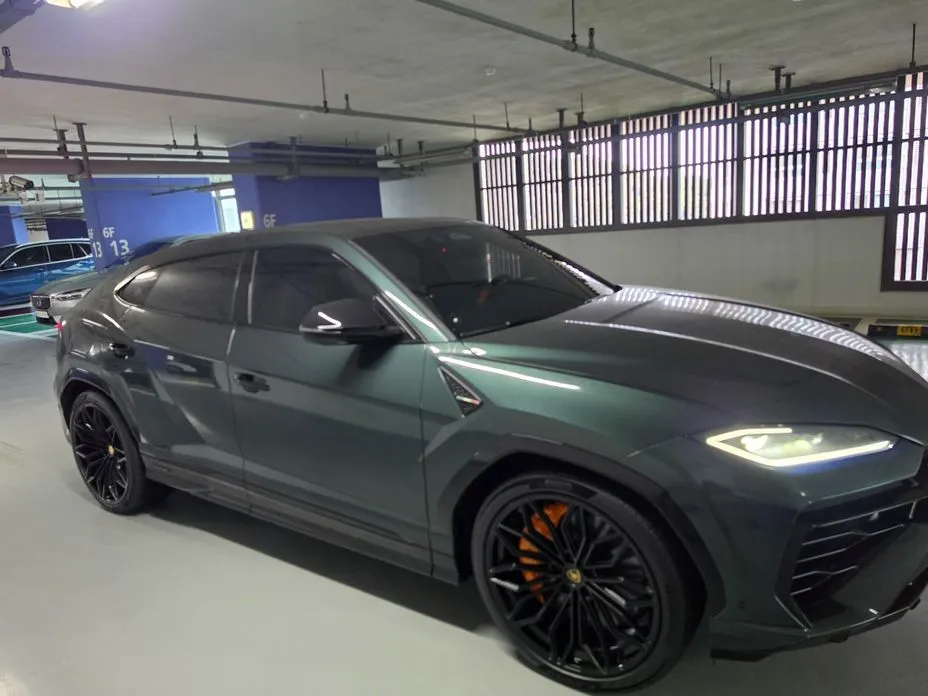 Lamborghini Urus — фото 1