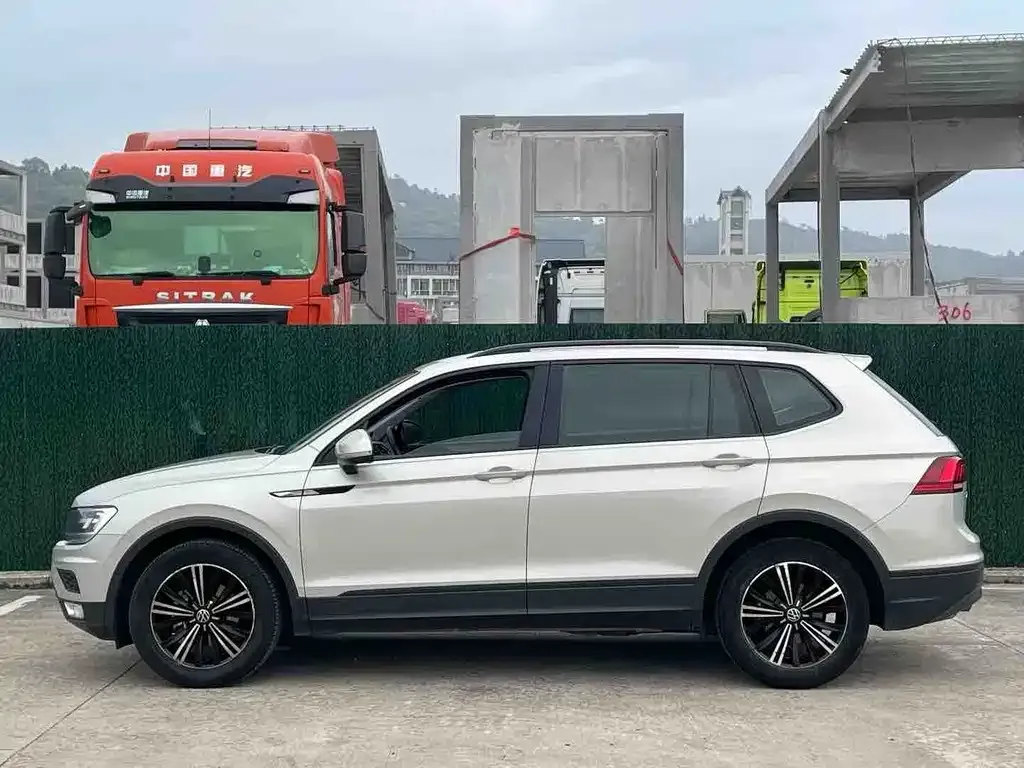 Volkswagen Tiguan L — фото 2