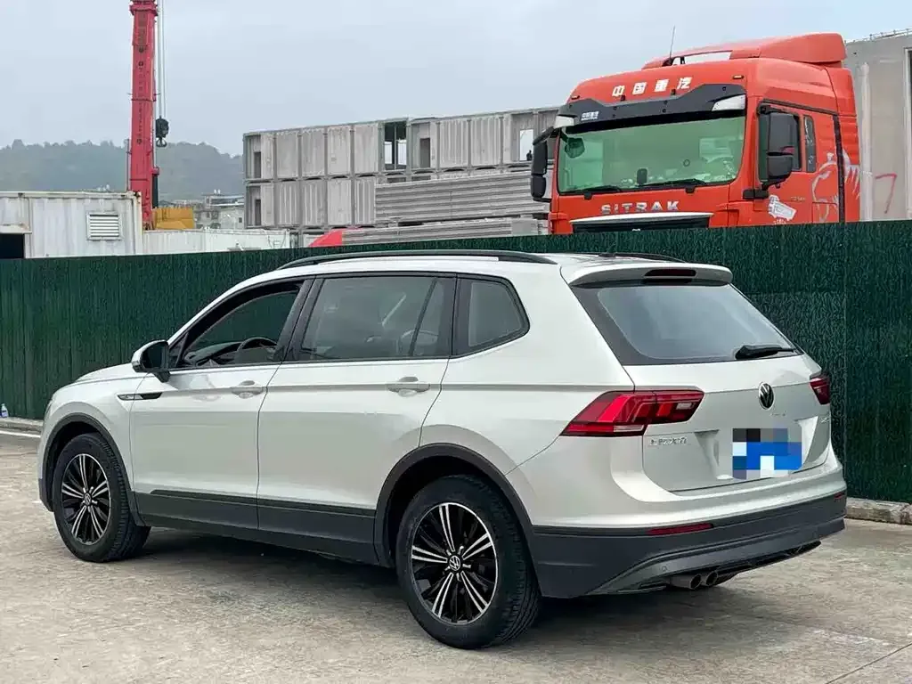 Volkswagen Tiguan L — фото 7