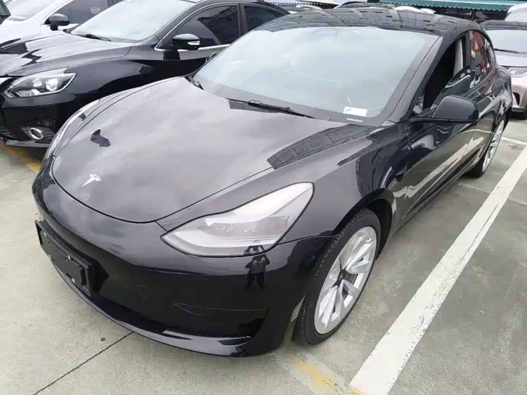 Tesla Model 3 — фото 1