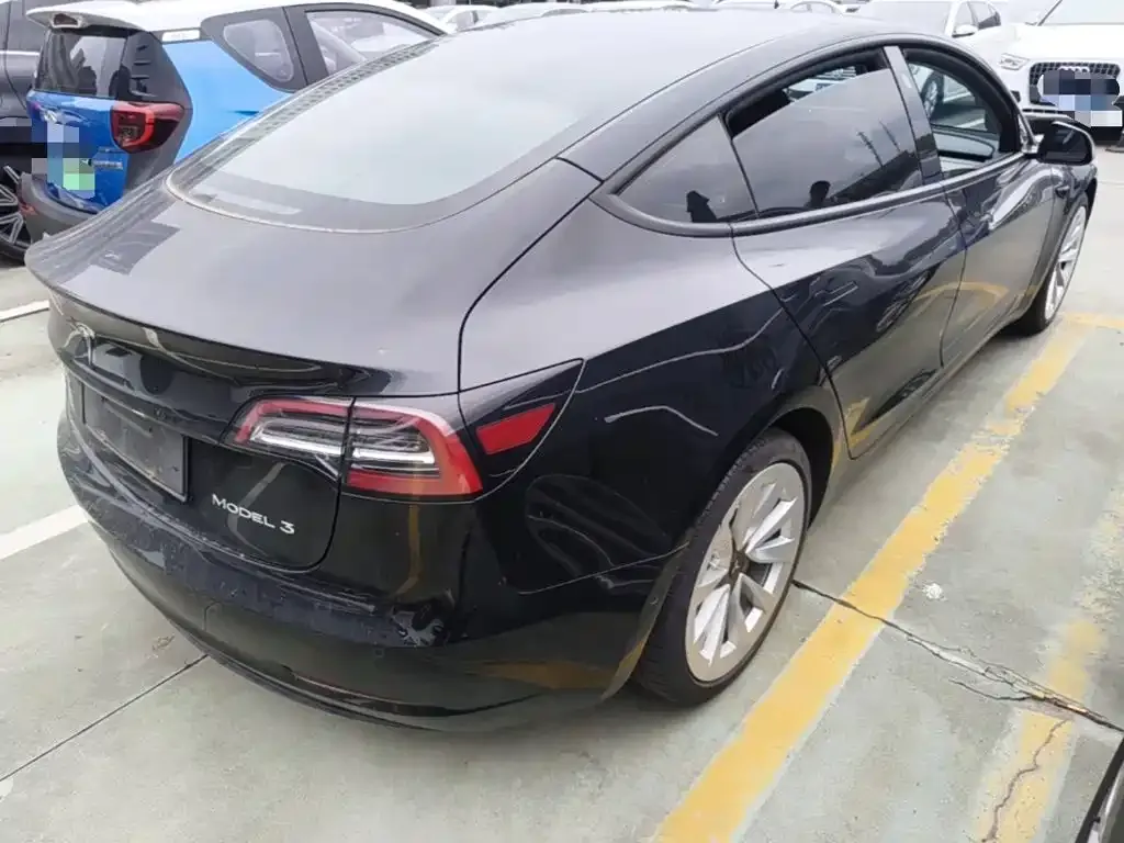 Tesla Model 3 — фото 9
