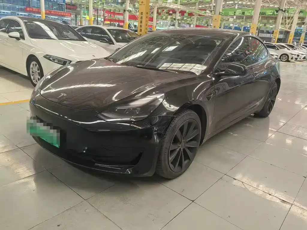Tesla Model 3 — фото 1