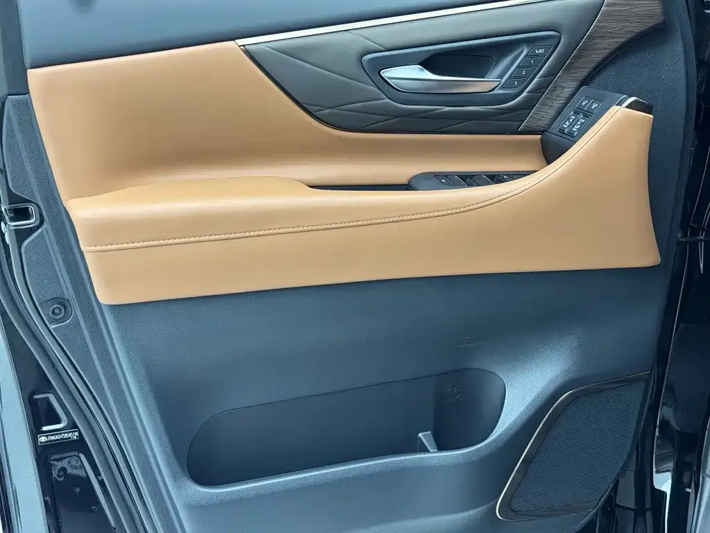 Toyota Vellfire — фото 7