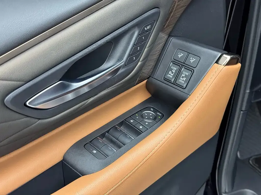 Toyota Vellfire — фото 10