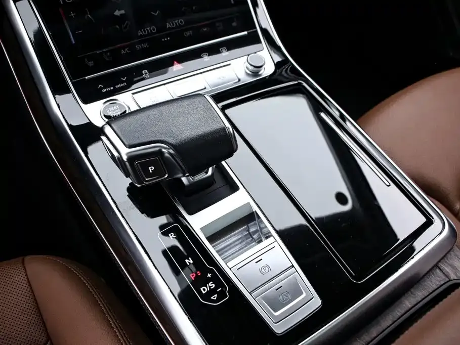 Audi Q7 — фото 10