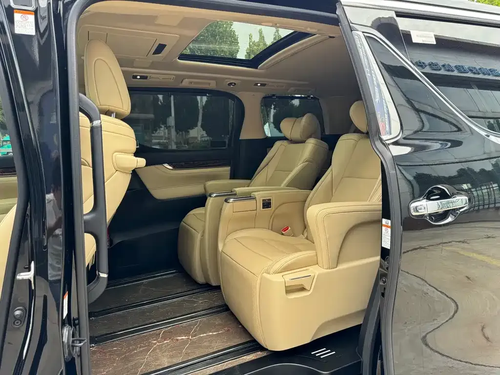 Toyota Alphard — фото 6