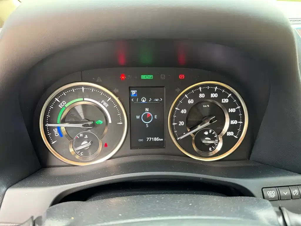 Toyota Alphard — фото 9