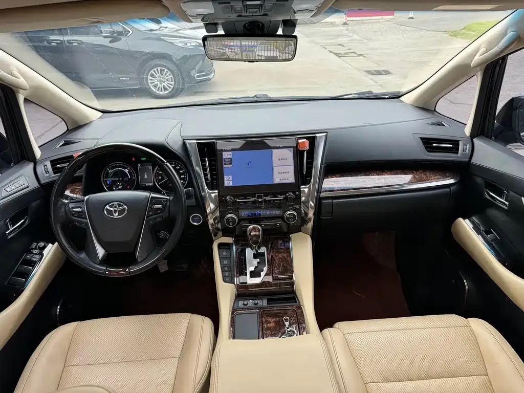 Toyota Alphard — фото 5