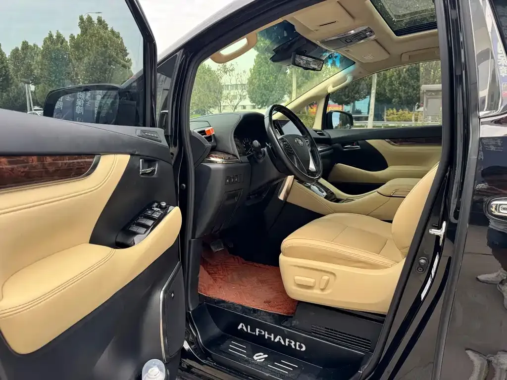 Toyota Alphard — фото 3