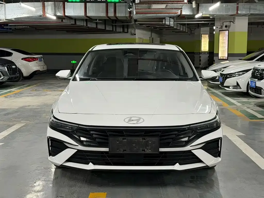 Hyundai Elantra — фото 3