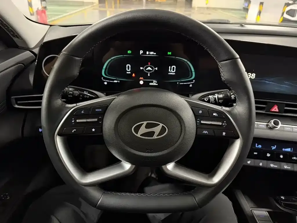 Hyundai Elantra — фото 4
