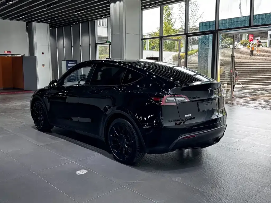 Tesla Model Y — фото 7