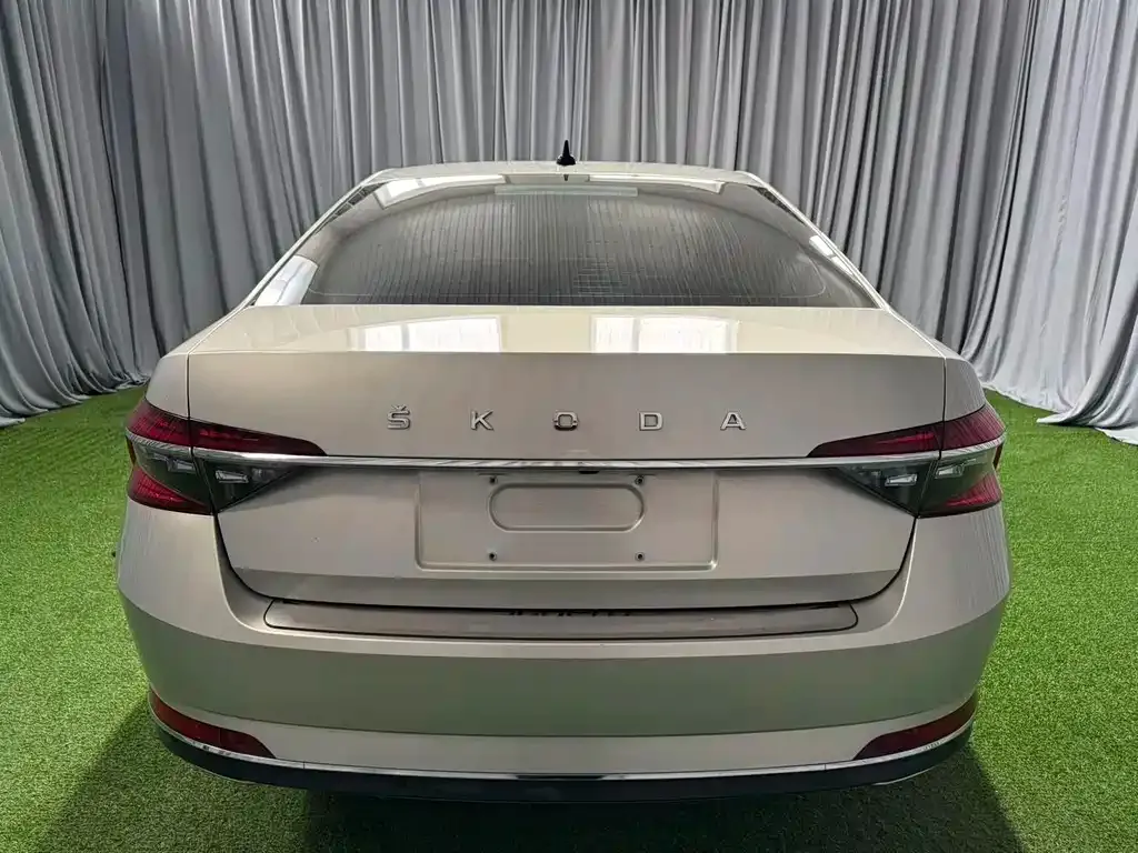 Skoda Superb — фото 7