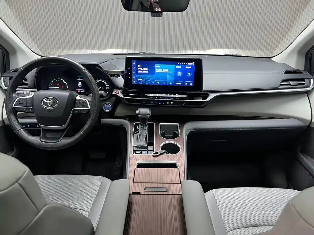 Toyota Granvia — фото 9