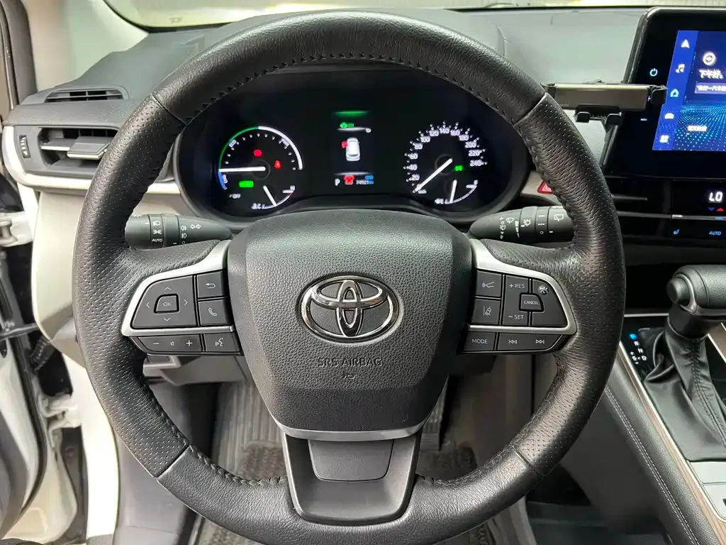 Toyota Granvia — фото 10