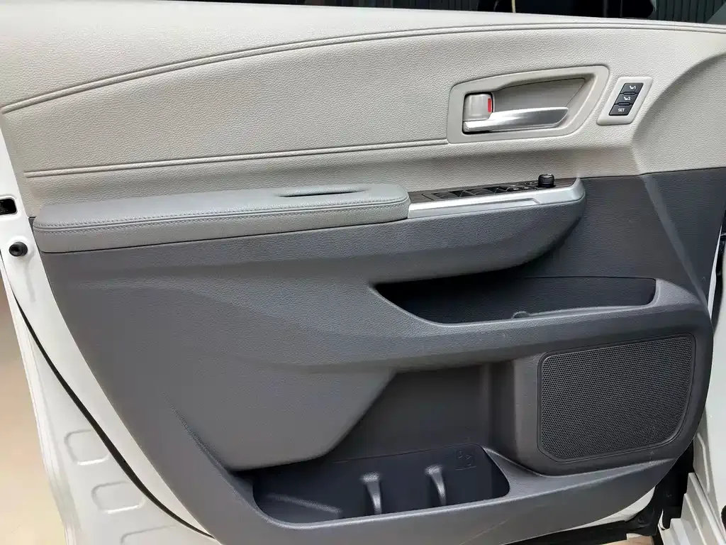 Toyota Granvia — фото 6