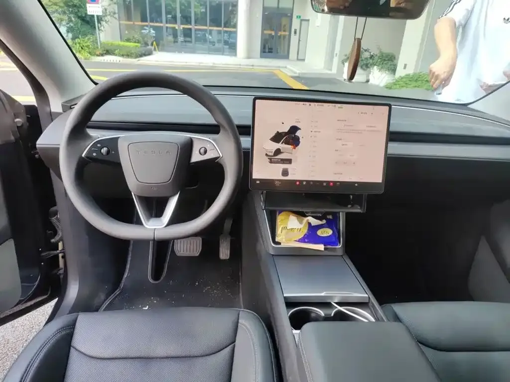 Tesla Model Y — фото 4