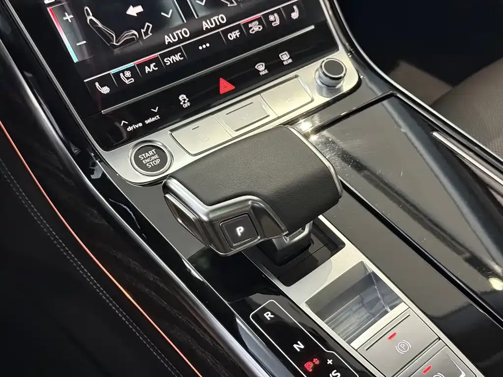 Audi A8 — фото 6