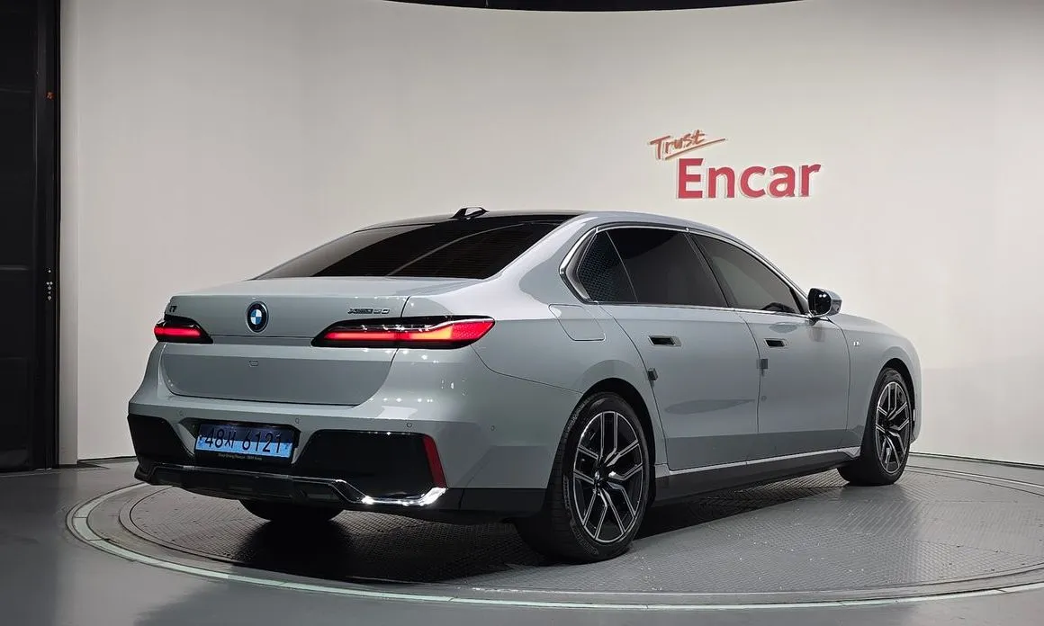 BMW i7 — фото 8