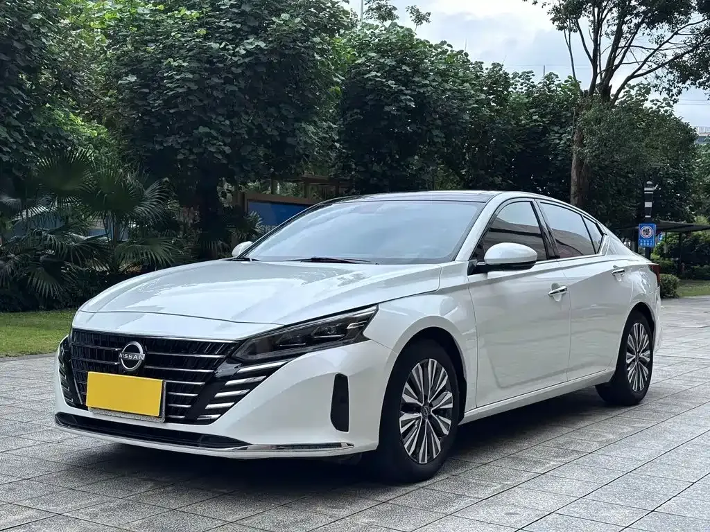 Nissan Teana — фото 1