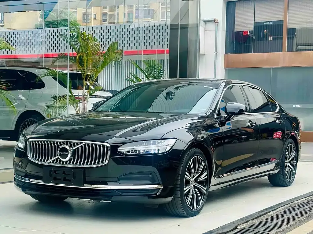 Volvo S90 — фото 1