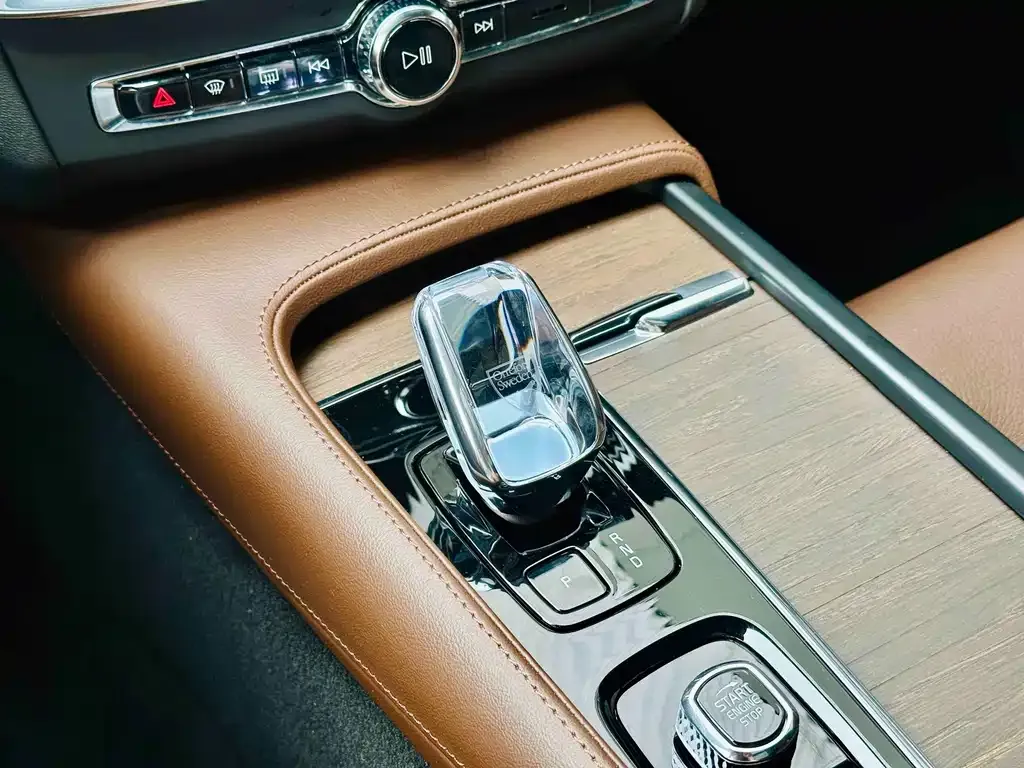 Volvo S90 — фото 3
