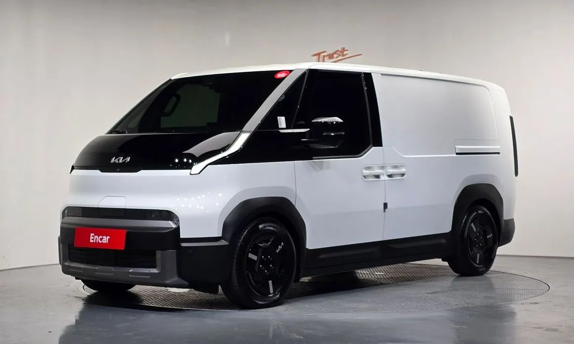 Kia PV5 — фото 1