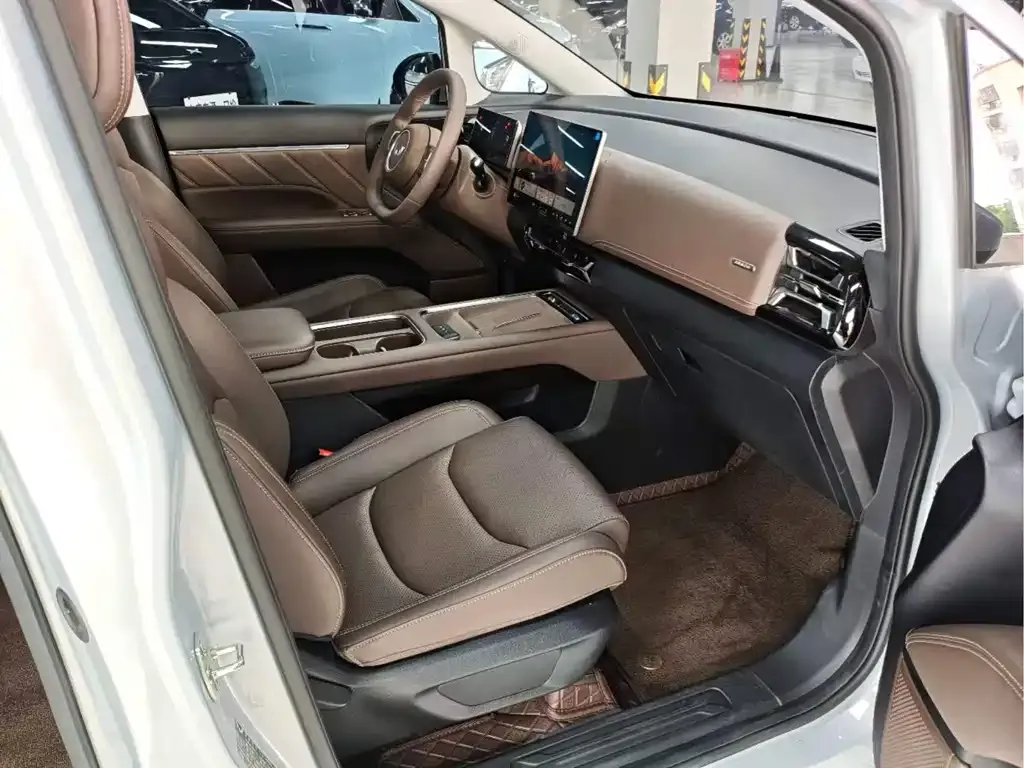 Wuling Xingguang 730 New Energy — фото 10