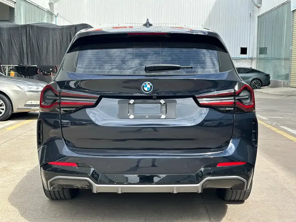 BMW iX3 — фото 4