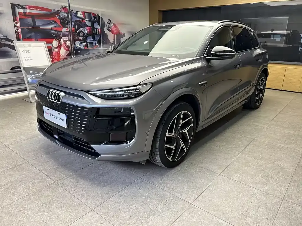 Audi Q6L e-tron — фото 1