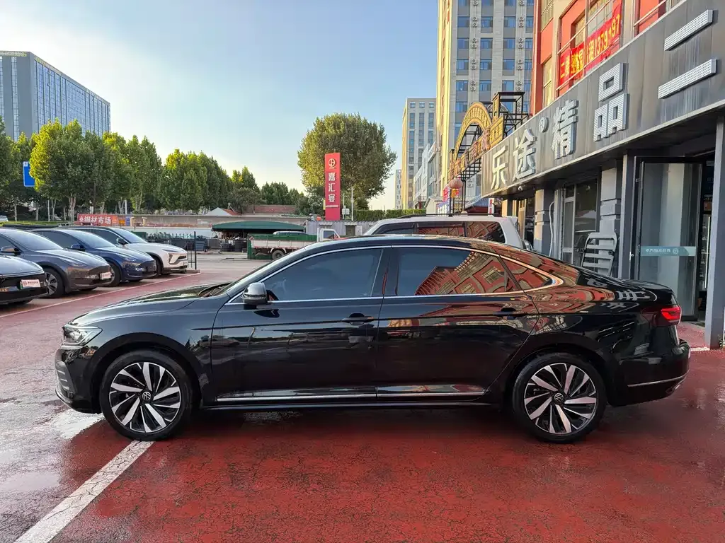 Volkswagen Passat — фото 8