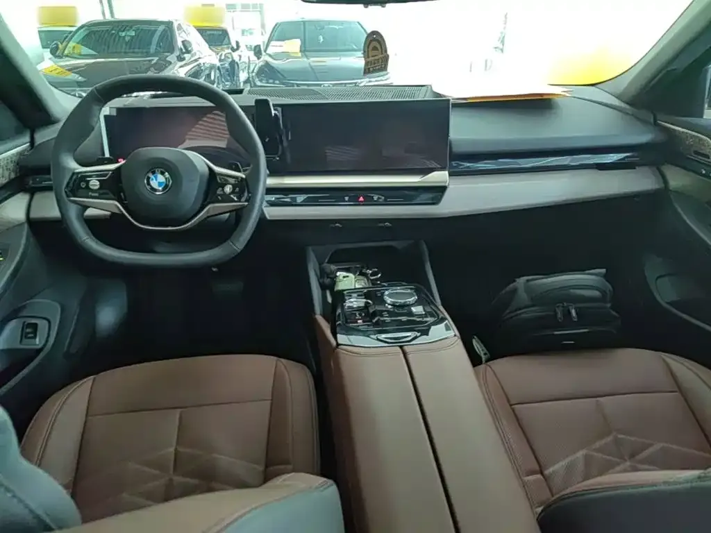 BMW 5 Series — фото 4