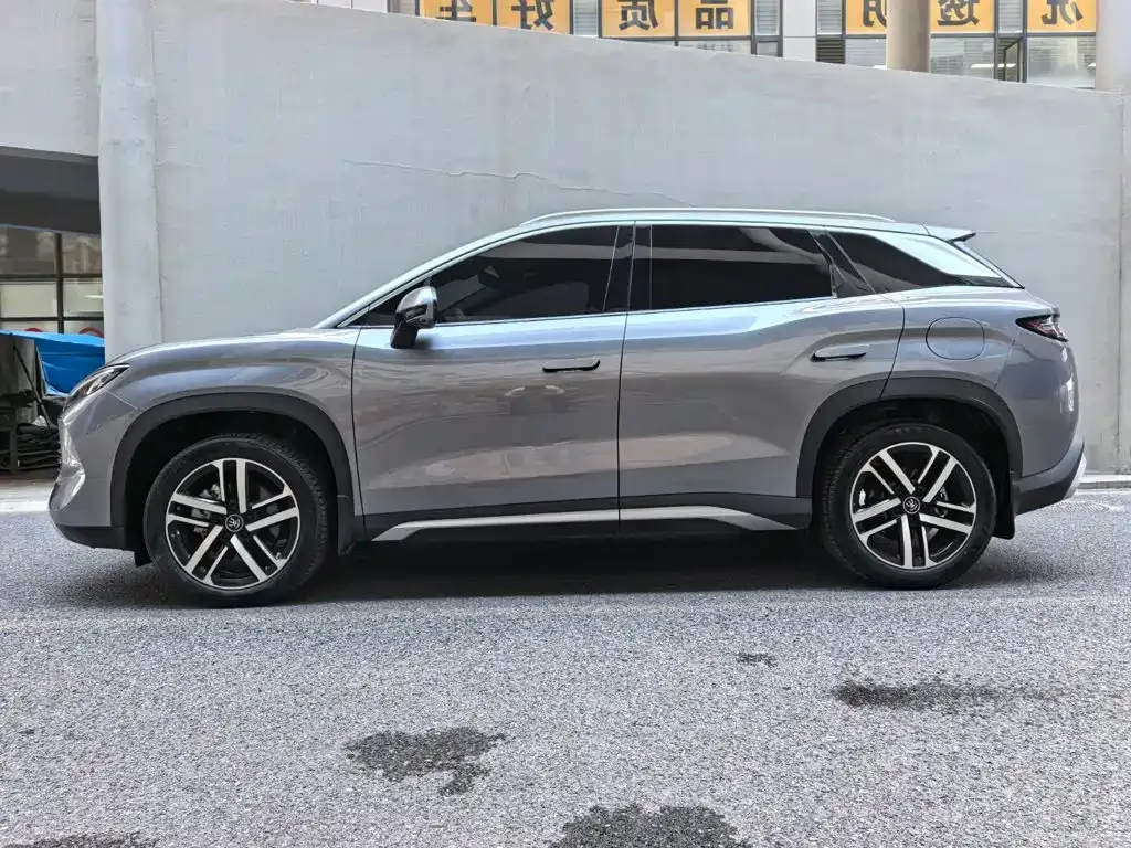 BYD L DM-i — фото 8