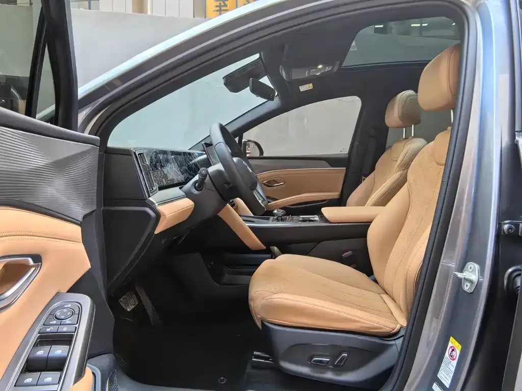 BYD L DM-i — фото 7