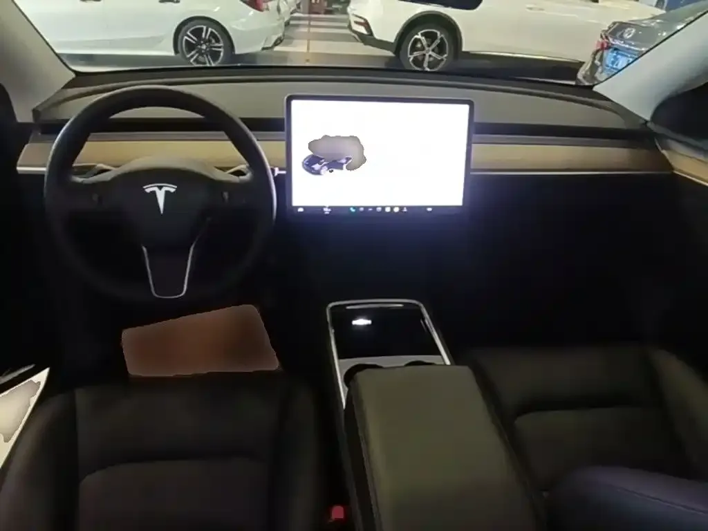 Tesla Model Y — фото 8