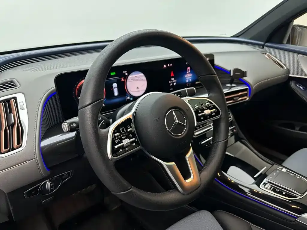 Mercedes-Benz EQC — фото 3