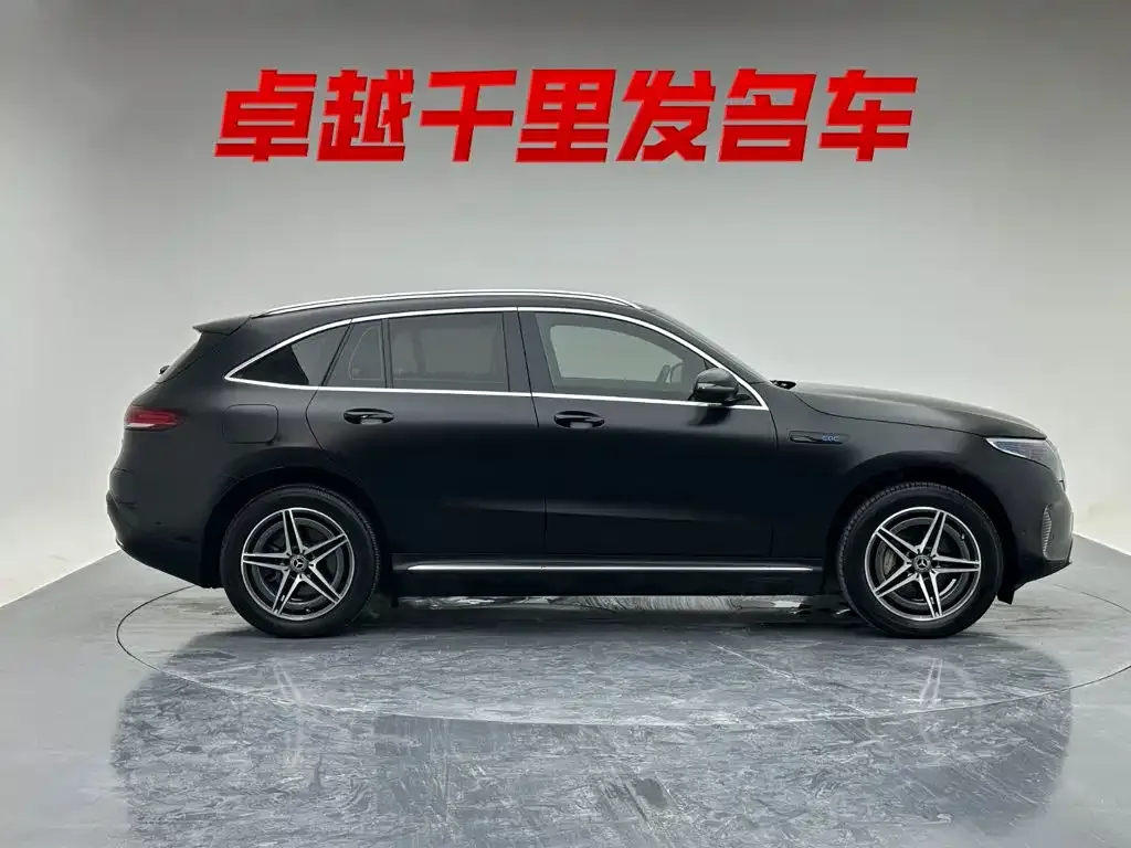 Mercedes-Benz EQC — фото 10