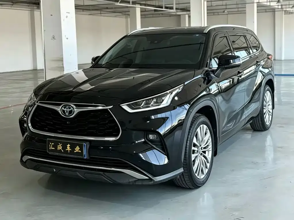 Toyota Highlander — фото 1