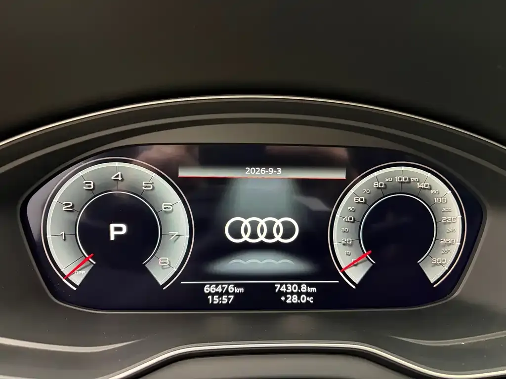 Audi Q5L — фото 10